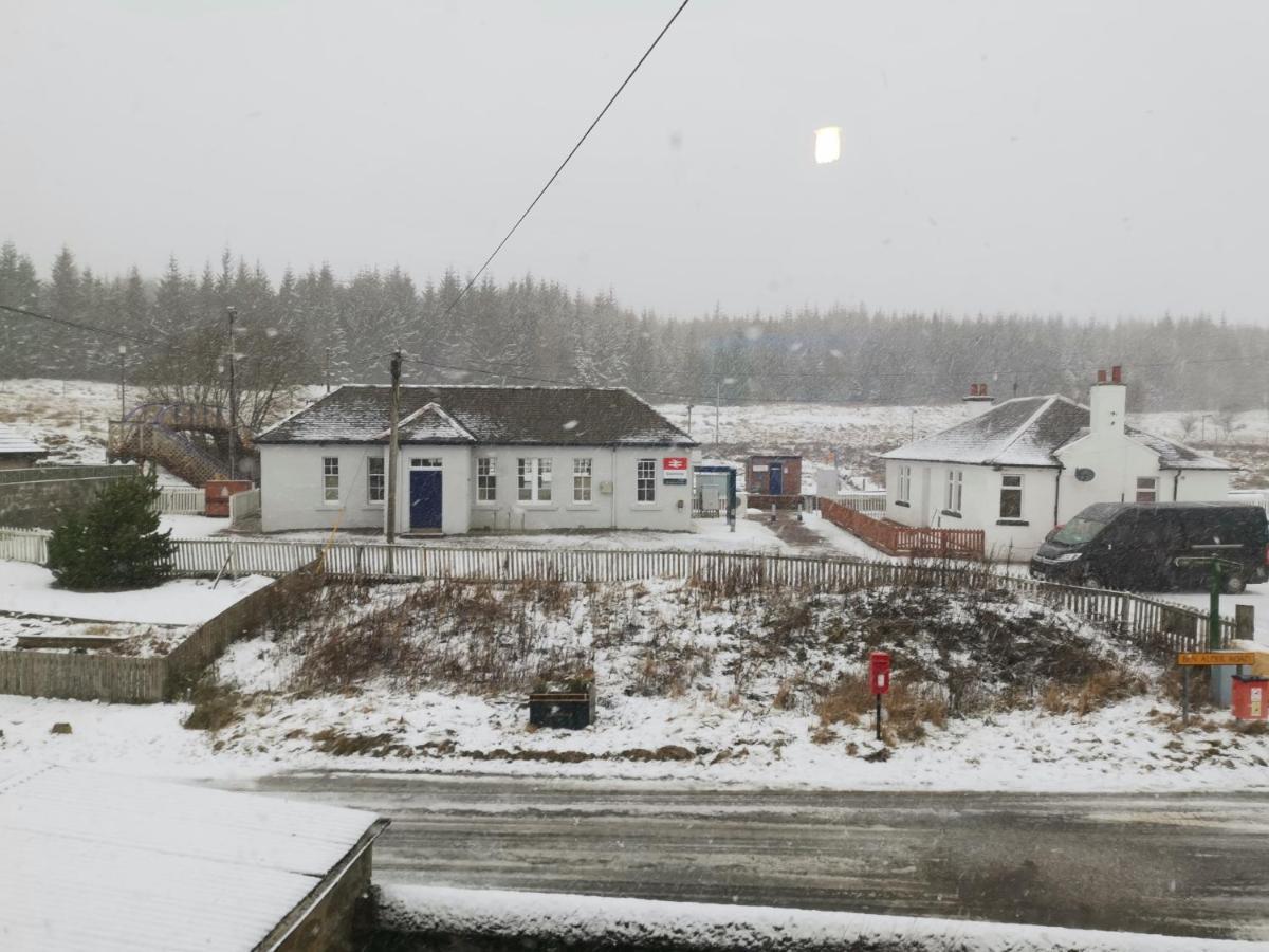 Dalwhinnie Old School Hostel Екстериор снимка