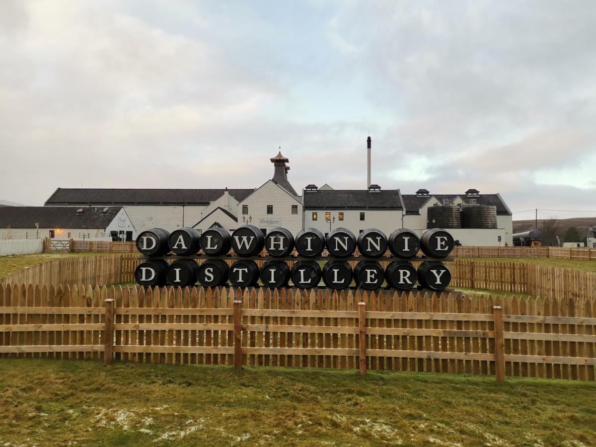 Dalwhinnie Old School Hostel Екстериор снимка